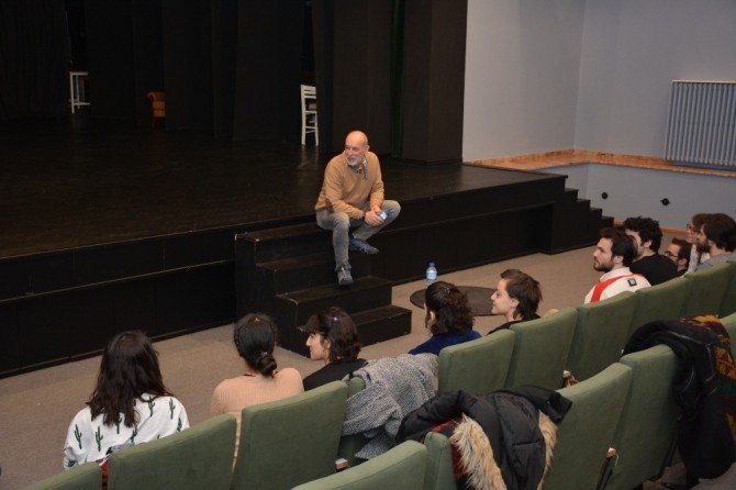 Tiyatro sanatçısı Erdal Küçükkömürcü öğrencilerle bir araya geldi