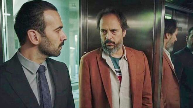 Tiyatro ve dizi oyuncuları ışıkların açılmasını bekliyor 