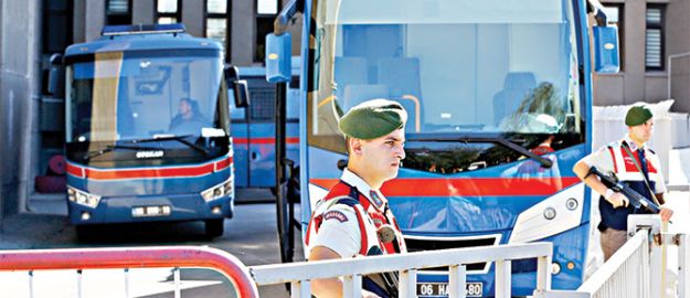 Tiyatro gibi duruşma