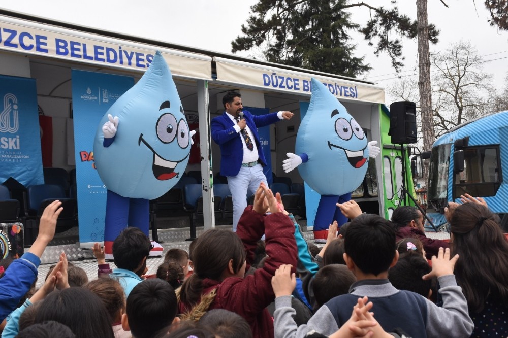 Tiyatrolar gününde ilkokulda anlamlı etkinlik 