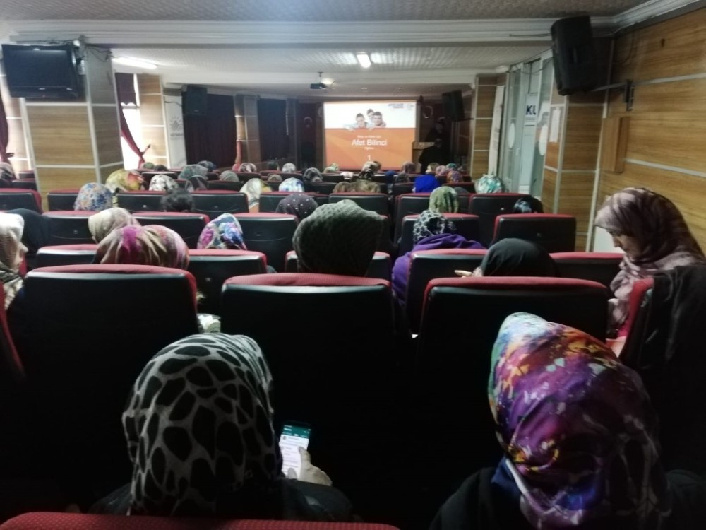 TOGEM’li kadınlara temel afet bilinci anlatıldı 