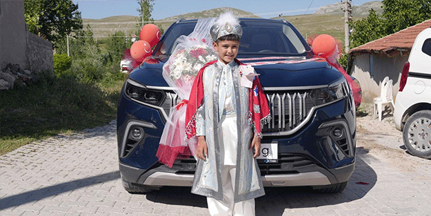 Togg şehit çocuğunun sünnet arabası oldu