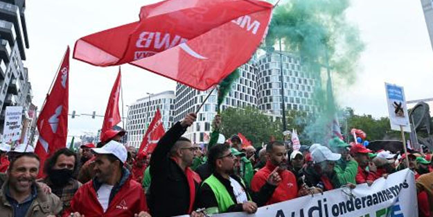 TOGG dünyada ses getirirken Brüksel'de binlerce işçi Audi çalışanlarıyla dayanışma eylemi düzenledi