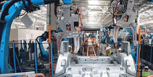 Togg'da araçların nasıl üretildiği görüntülendi