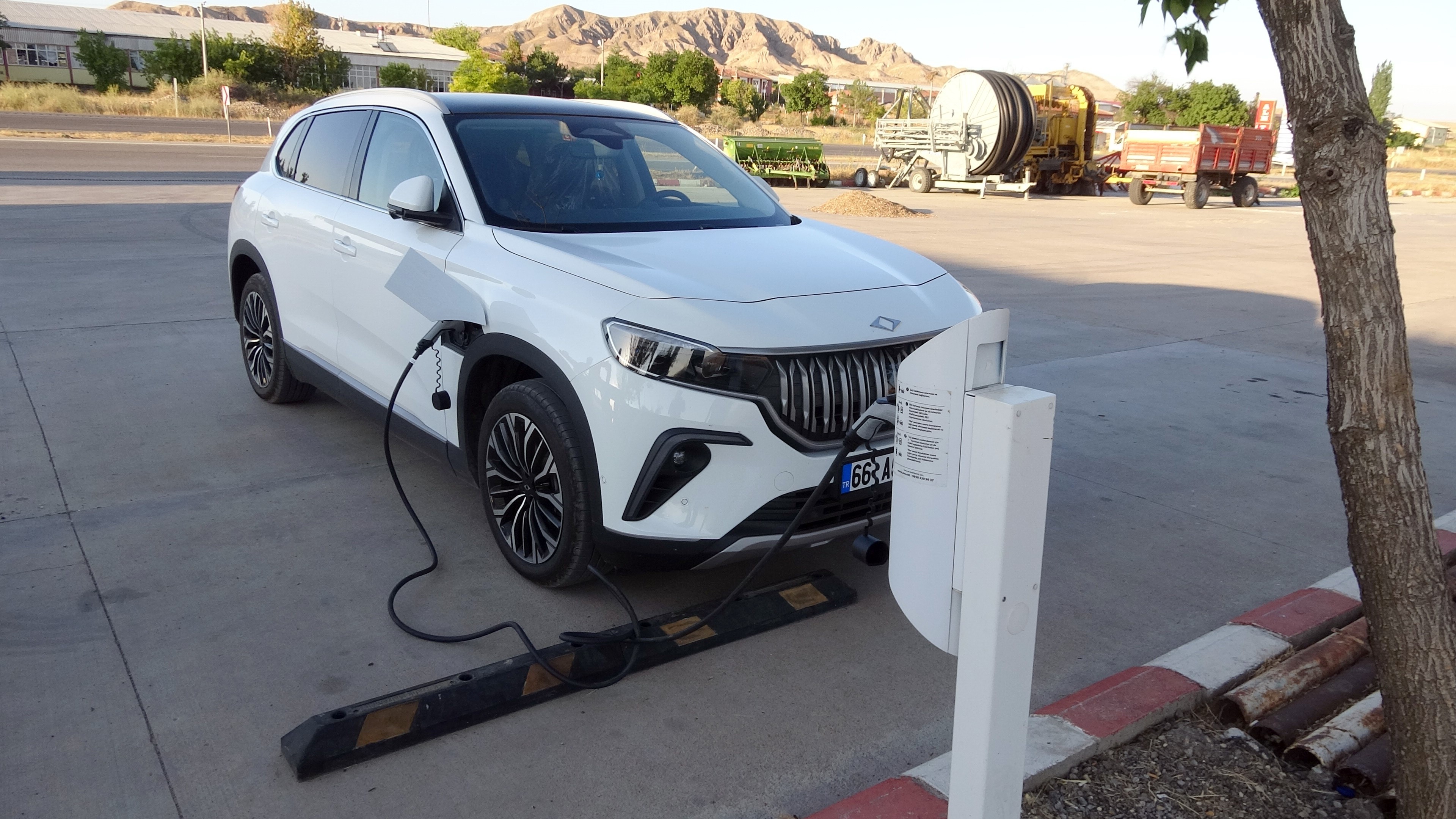 Togg'u teslim alan çiftçi ilk deneyimlerini paylaştı: Tek bir sıkıntı ile karşılaştım o da...