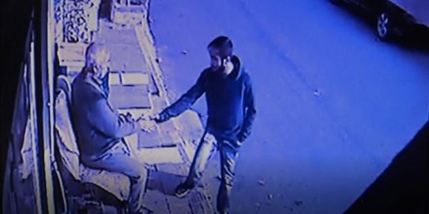 Tokalaşma bahanesiyle yaklaşıp parasını çaldı!