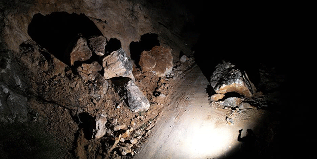 Tokat depreminde heyelan yolu kapattı!