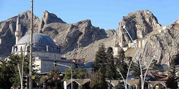 Tokat Kalesi'nde beliren insan silueti dikkat çekiyor