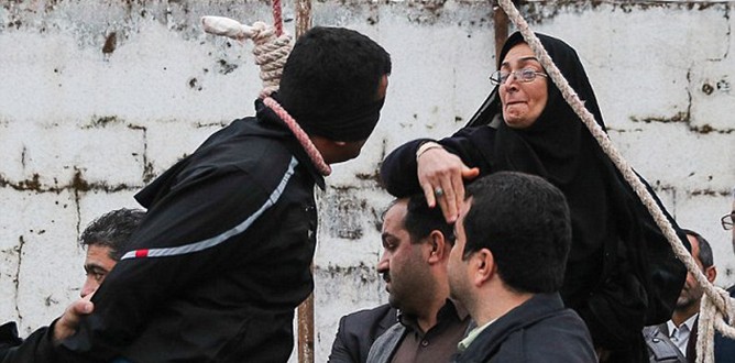 Oğlunun katilini son anda ipten aldı