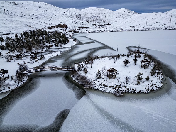 Tokat'ın çatı katı buz tuttu!