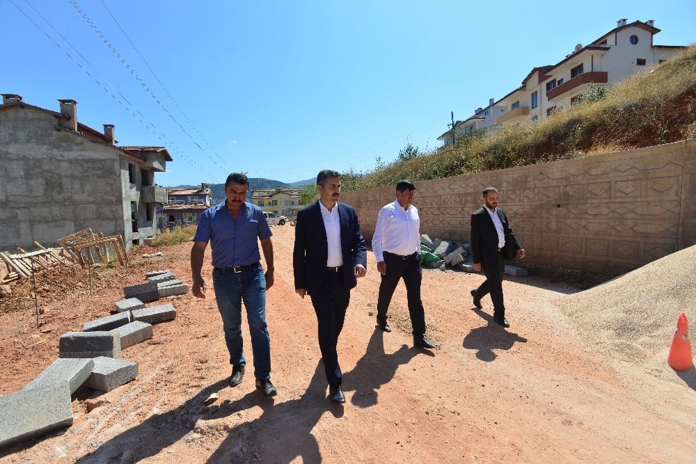 Tokat’ta alt yapısı tamamlanan mahallelerde yol çalışması 
