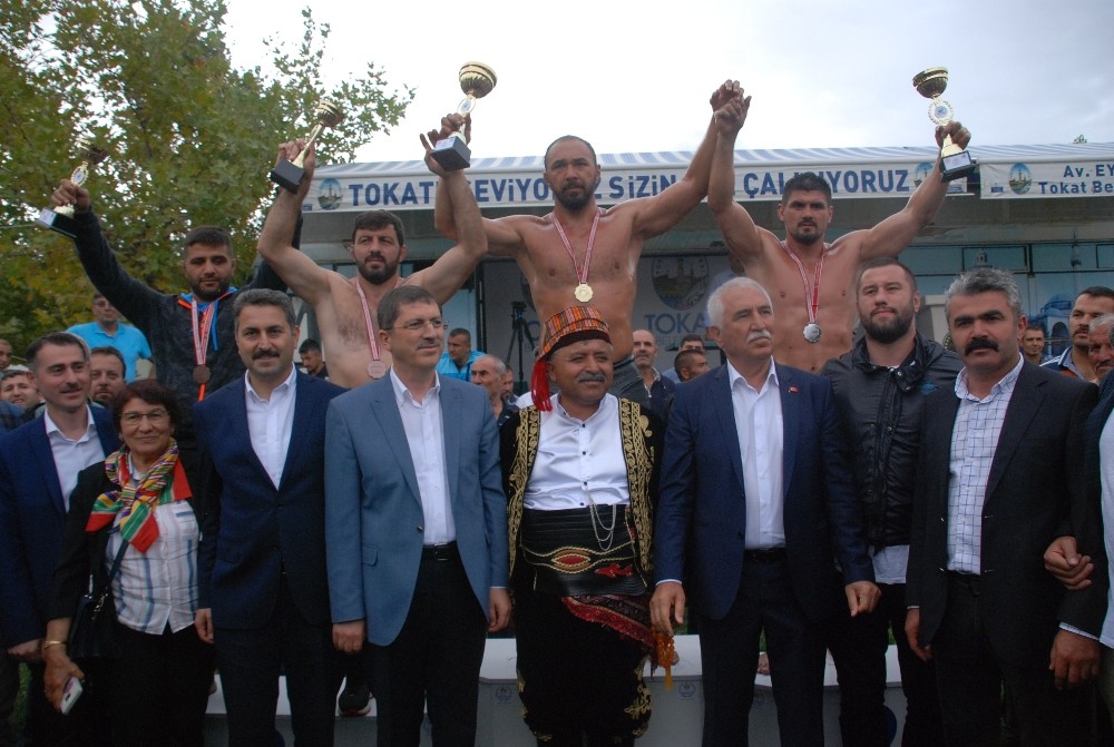 Tokat’ta başpehlivan Ali Gürbüz oldu 