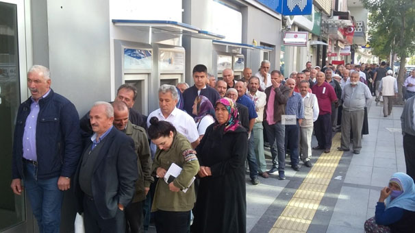 Tokat’ta ev almak için sabahın erken saatlerinde kuyruğa girdiler