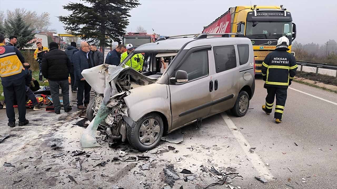 Tokat’ta feci kaza! Çarpışmanın ardından araç alev aldı