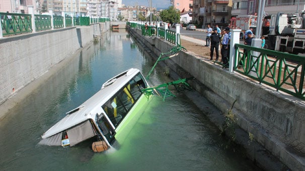 Tokat'ta halk midibüsü sulama kanalına düştü: 5 yaralı