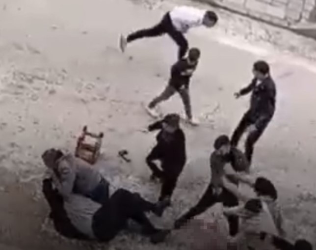 Tokat'ta iki grup birbirine girdi: Sopa ve sandalyeler havada uçuştu!