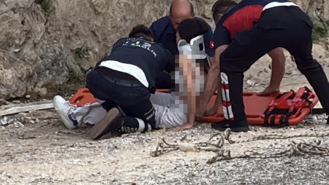 Tokat’ta kediye yardım etmek isteyen genç kız su kanalına düştü