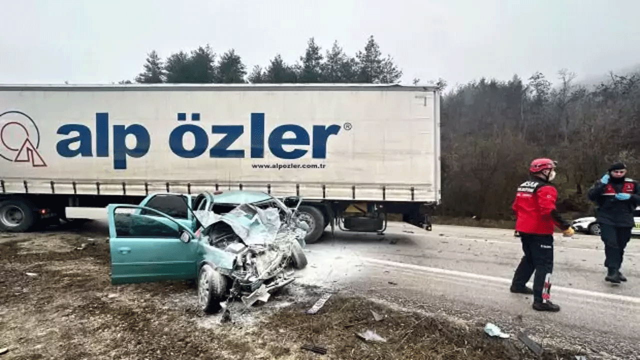 Tokat'ta korkunç kaza: 2 kişi öldü,1 kişi yaralandı!