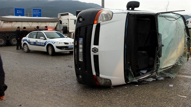 Tokat'ta öğrenci servisi devrildi: 16 yaralı