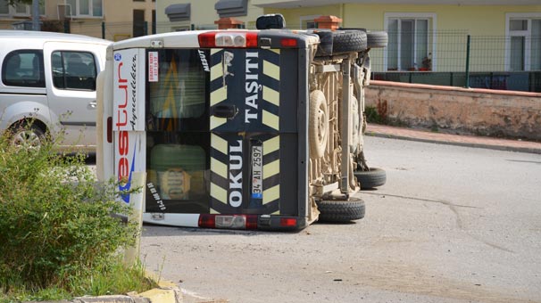 Tokat'ta öğrenci servisi ile otomobil çarpıştı: 7 kişi yaralı
