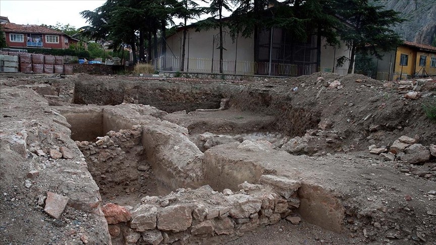 Tokat'ta okul bahçesinde tarihi hamam kalıntıları bulundu