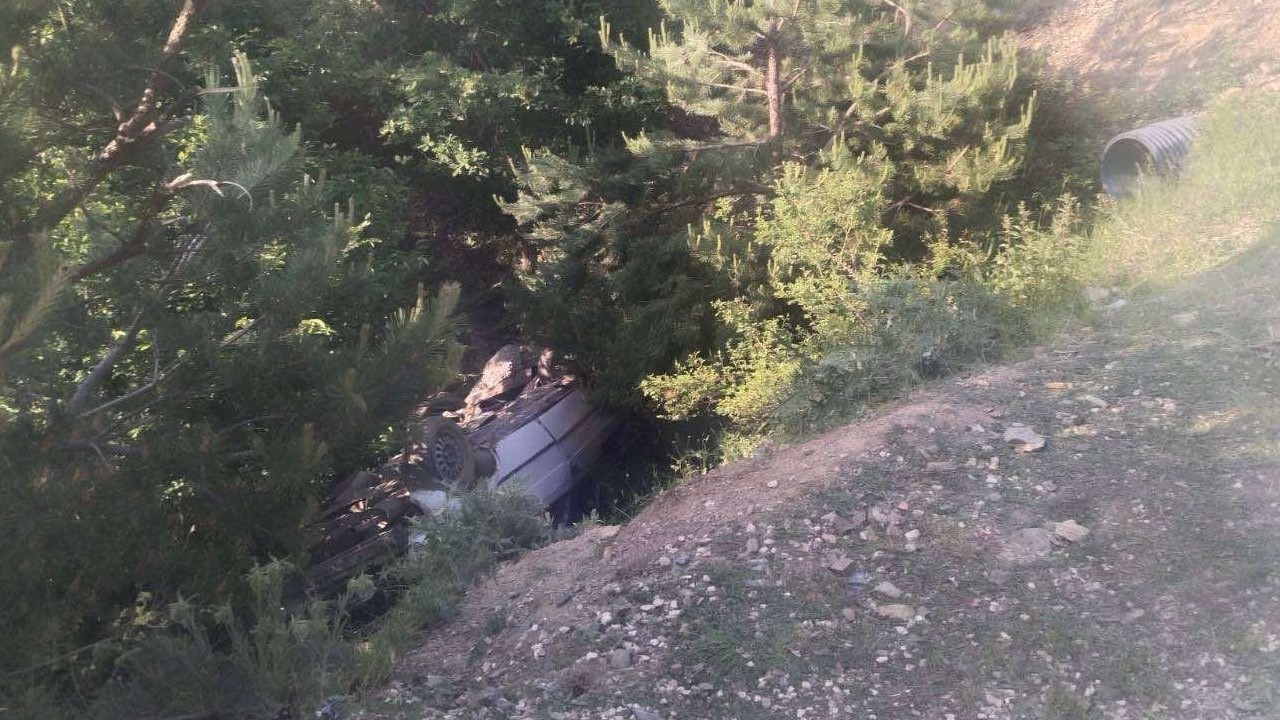 Tokat’ta otomobil takla attı