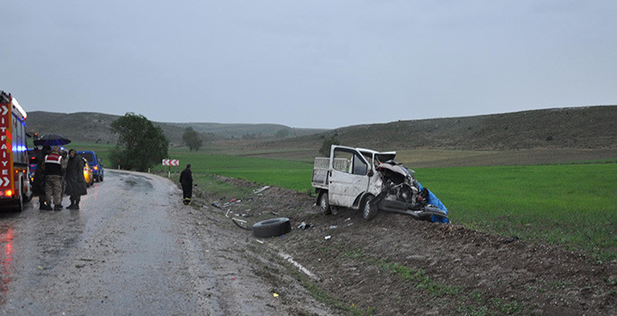 Tokat'ta tır ile kamyonet çarpıştı: 1 ölü, 2 yaralı