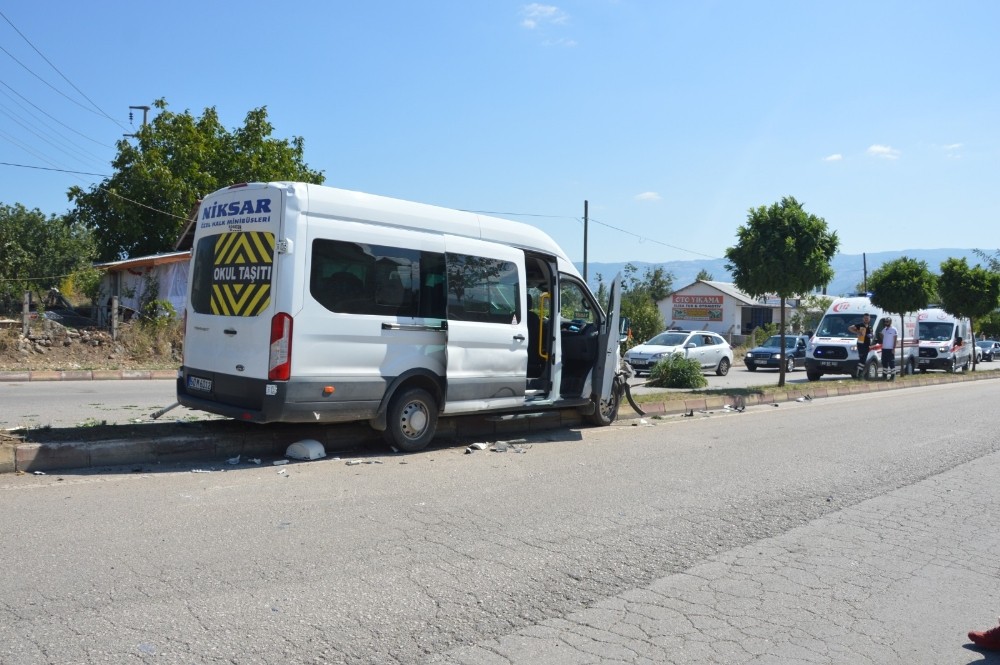 Tokat’ta yolcu minibüsü refüje çıktı: 6 yaralı 