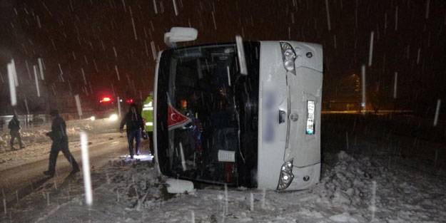 Tokat'ta yolcu otobüsü devrildi