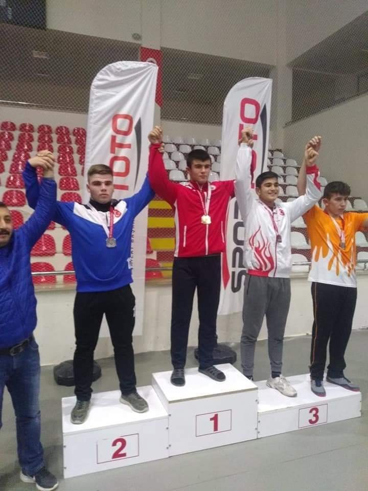Tokat’tan 19 güreşçi Türkiye Şampiyonası’na vize aldı 