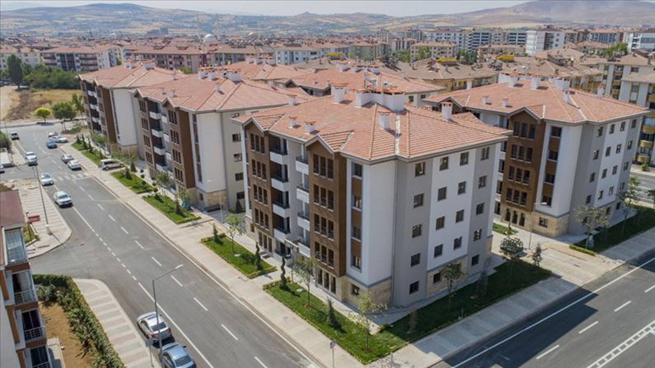 TOKİ’den fırsat: 3+1 daireler 8 bin TL, 2+1 daireler 6 bin TL taksitle satışta! Peşinat tutarı da belli oldu