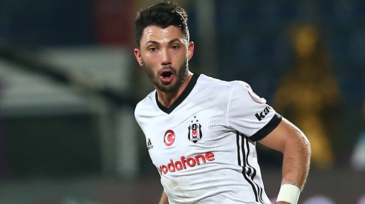 Tolgay Arslan uçuyor