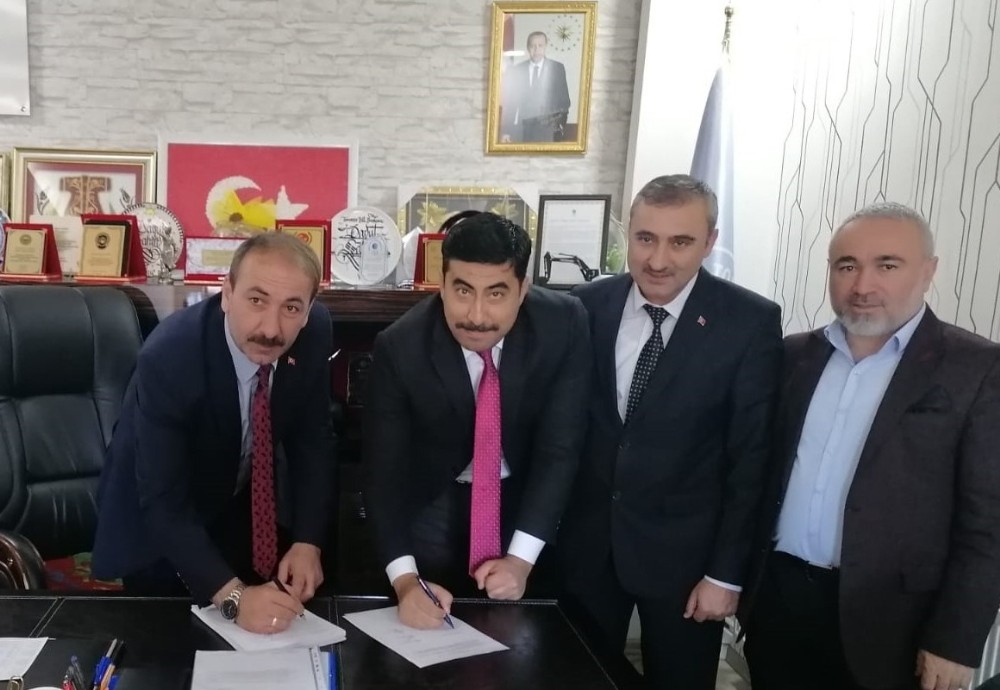 Tomarza Belediyesi’nde imzalar atıldı 