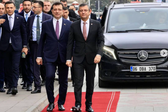 Toparlanın… Hiçbir yere gitmiyoruz! Özgür Özel’in zor kararı