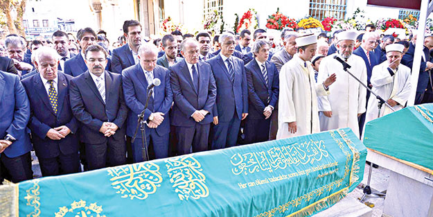 Topbaş’ın kayınvalidesi dualarla defnedildi