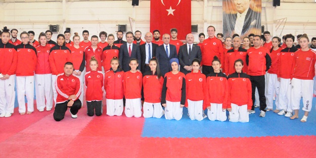 Topçu “1.5 milyarlık Türk İslam coğrafyasının temsilcilerisiniz”