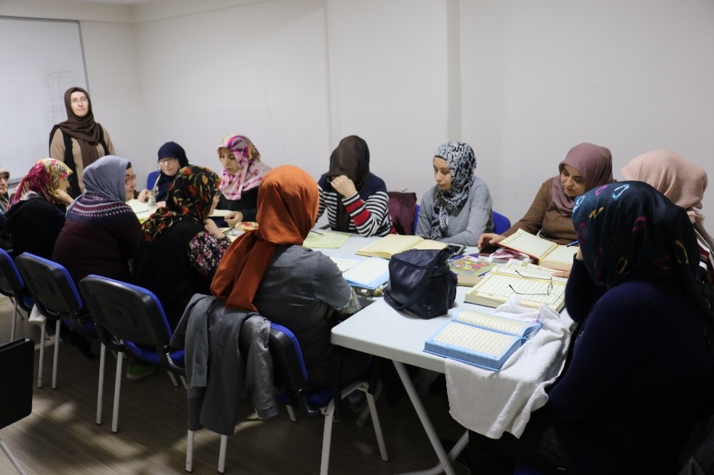 Topçuasım’da 400 kursiyer kurslardan faydalanıyor 