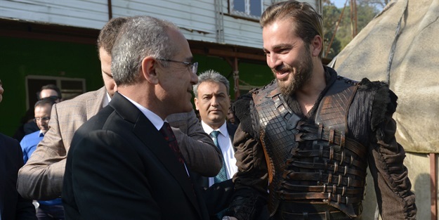 Topçu'dan 'Diriliş Ertuğrul'a sürpriz ziyaret
