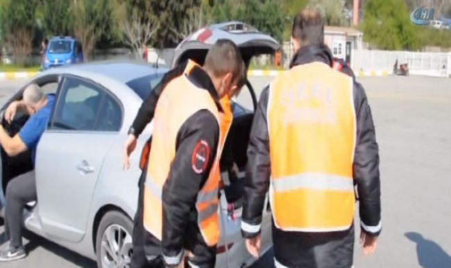 Topçular-Eskihisar feribotunda canlı bomba paniği