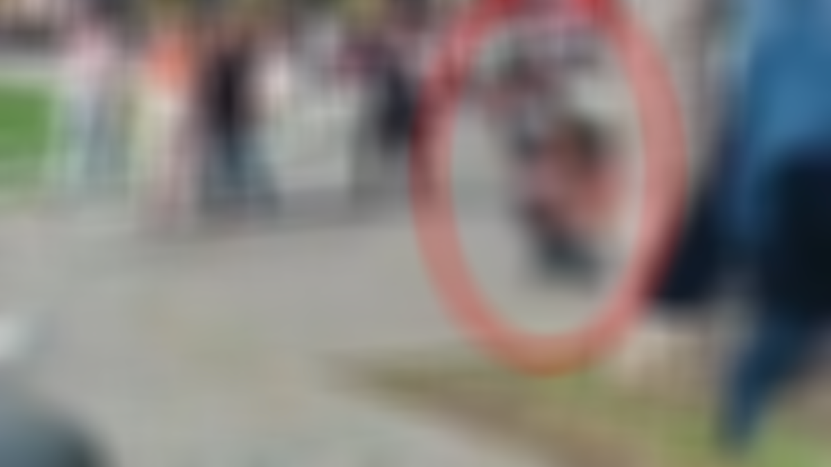 Topkapı Sarayı’nın önünde mide bulandıran hareket! Herkesin gözünün önünde bunu yaptı! Yuh artık be yuh