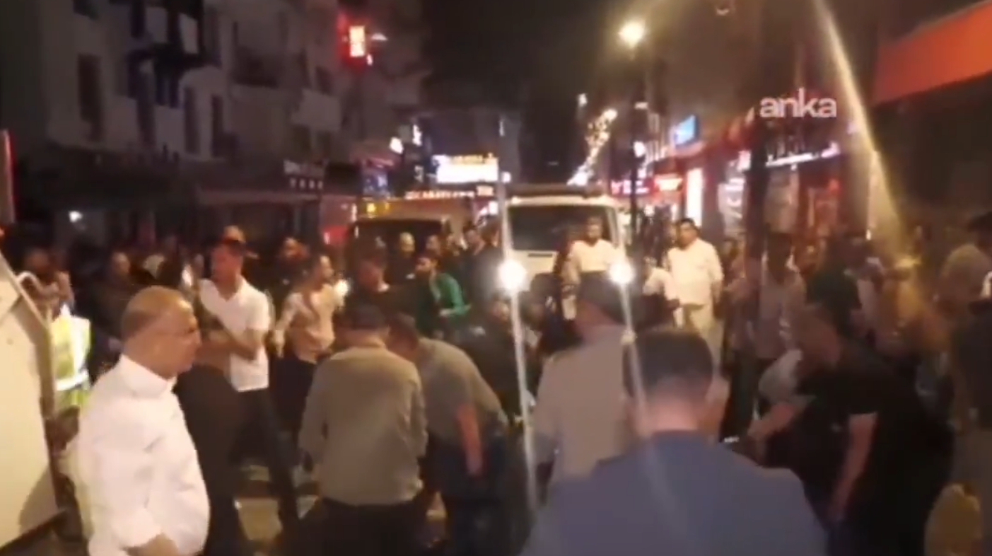 Topla, topla toplamayan Tayyipçi! İzmir’de işçiler greve gidince CHP çöpleri vatandaşa toplattı