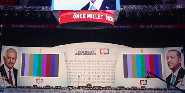 Toplantı salonunda Binali Yıldırım detayı!