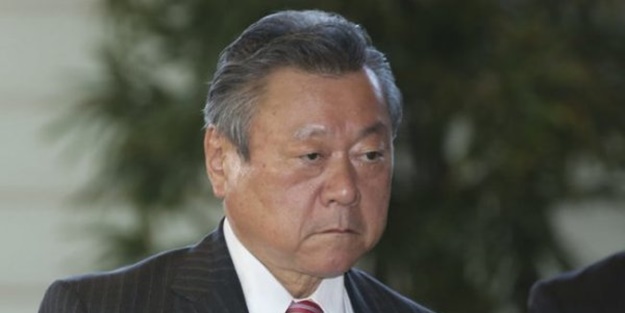 Toplantıya 3 dakika geç kalan Japon bakan özür diledi