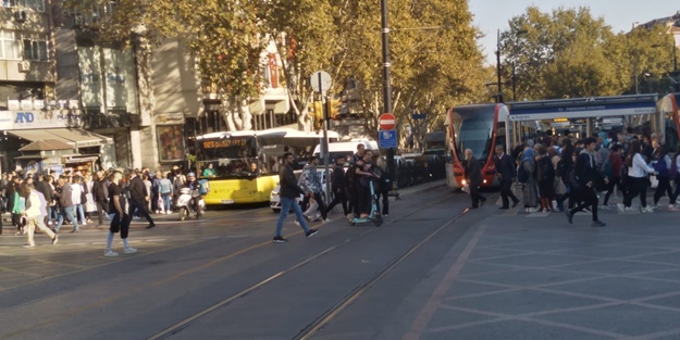 Toplu taşıma arızası tramvaya da sıçradı