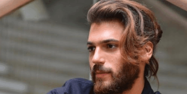 Topluma ‘rol model’ diye pazarlananlara bak! Rezil dizinin sözde oyuncusu mekânda sızıp kaldı