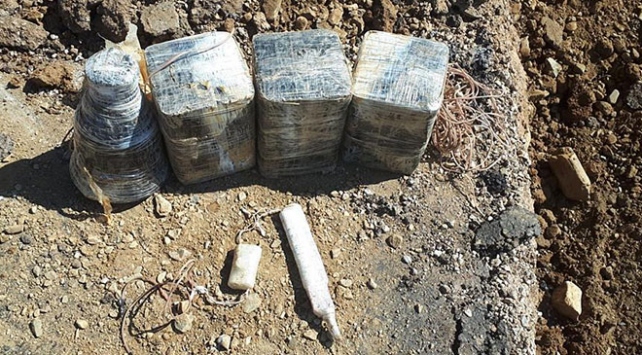Toprağa gömülü 100 kilogramlık patlayıcı imha edildi
