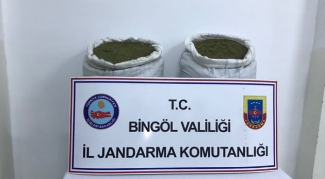 Toprağa gömülü 80 kilo uyuşturucu ele geçirildi