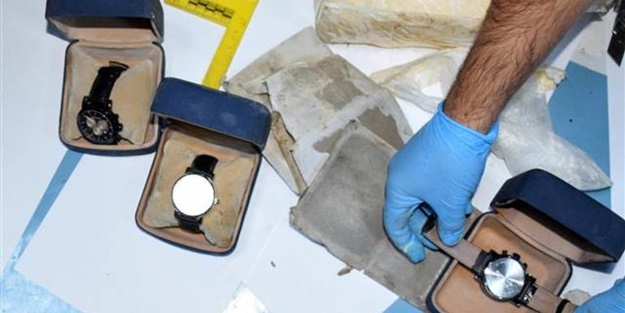 TopraÄÄ±n altÄ±nda 'Fetullah GÃ¼len' imzalÄ± saatler bulundu