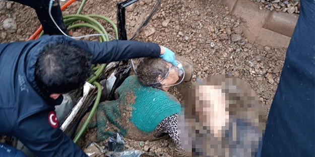 Toprak altında kalan araçta can pazarı yaşandı