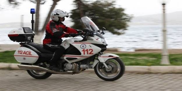 Toprak altında kalan işçiyi motorize ambulans görevlisi kurtardı!